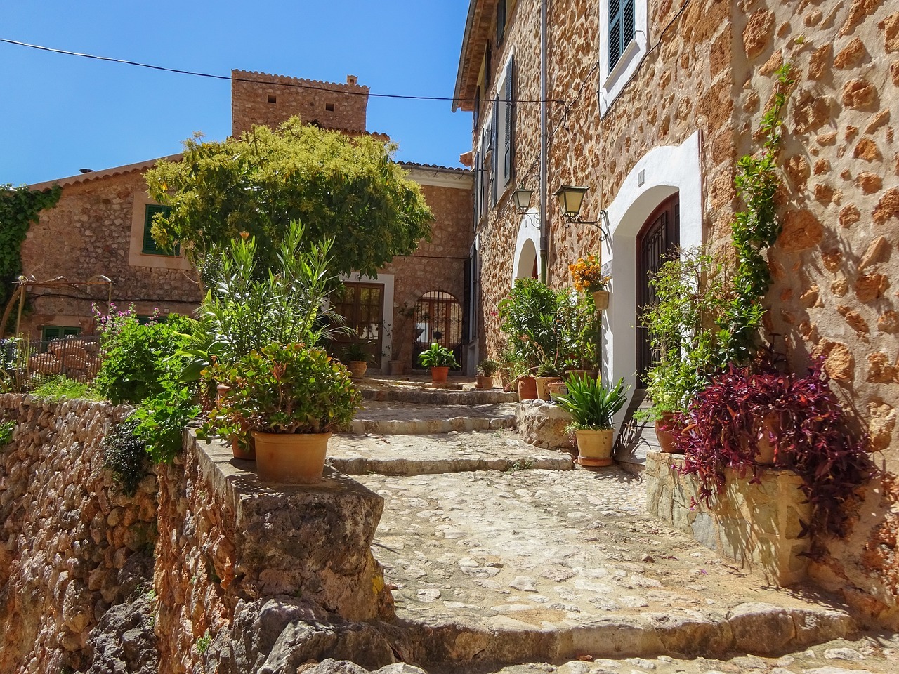 Das Örtchen Fornalutx, einst gekürt als das schönste Dorf Spaniens liegt auf Palma de Mallorca.